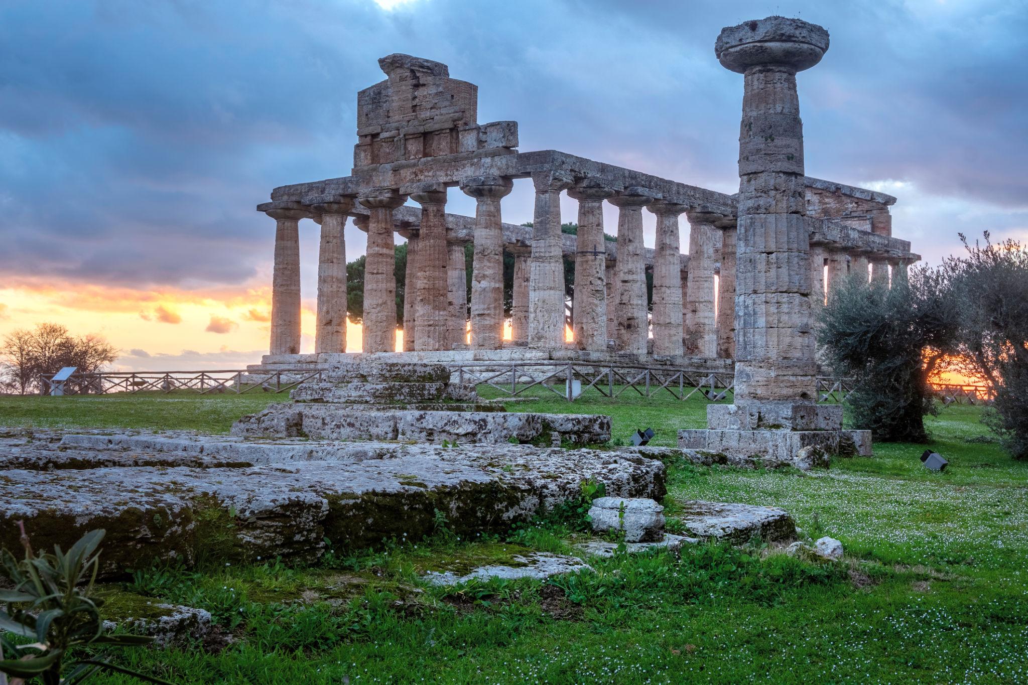 Tempio di Paestum con luce del tramonto